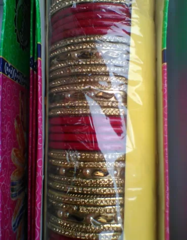 Bangal's for pink & Gold moti Design